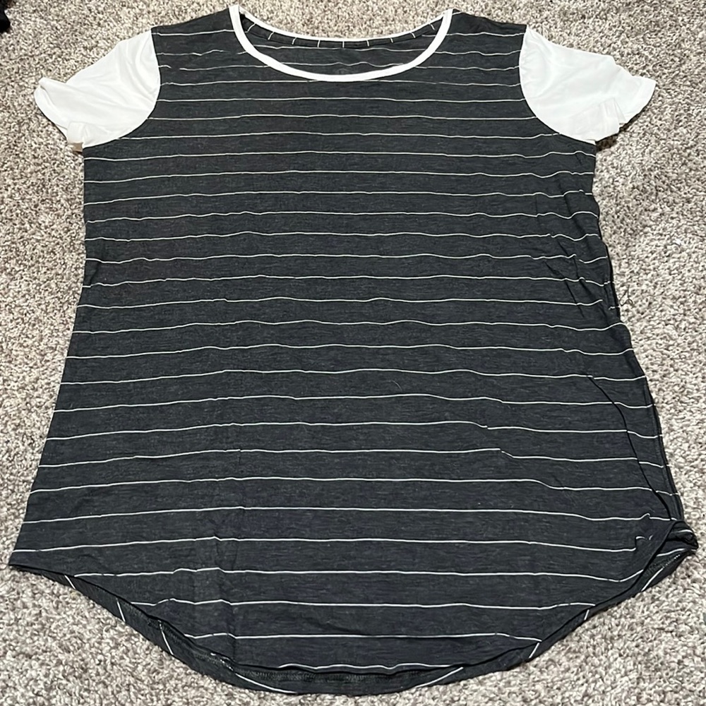 Lululemon gray and white t-shirt 6